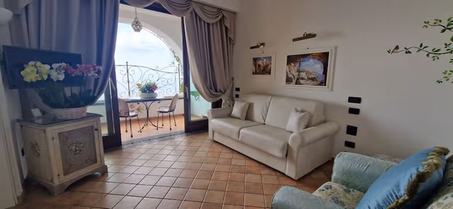 Suite, Sea View