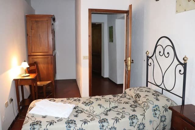 Classic Apartment, 2 Bedrooms, Fireplace, Garden View