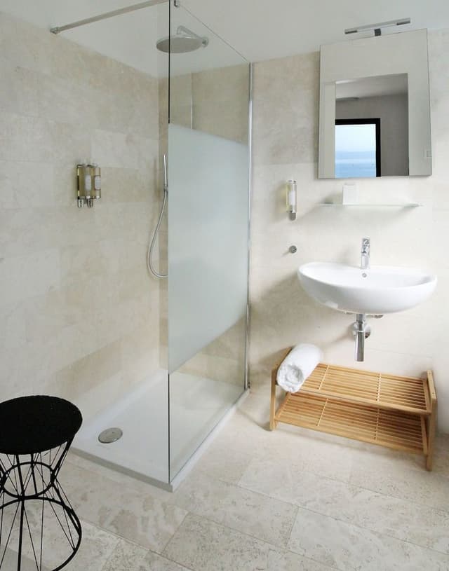 Deluxe Double Room, 1 King Bed, Balcony, Lake View