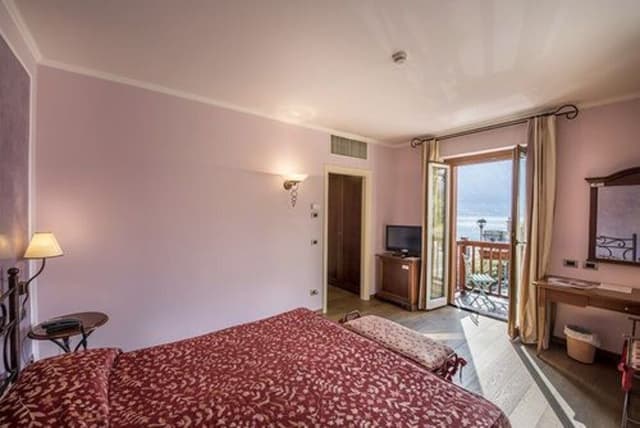 Double Room, Partial Lake View