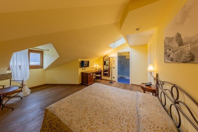 Loft, Lake View