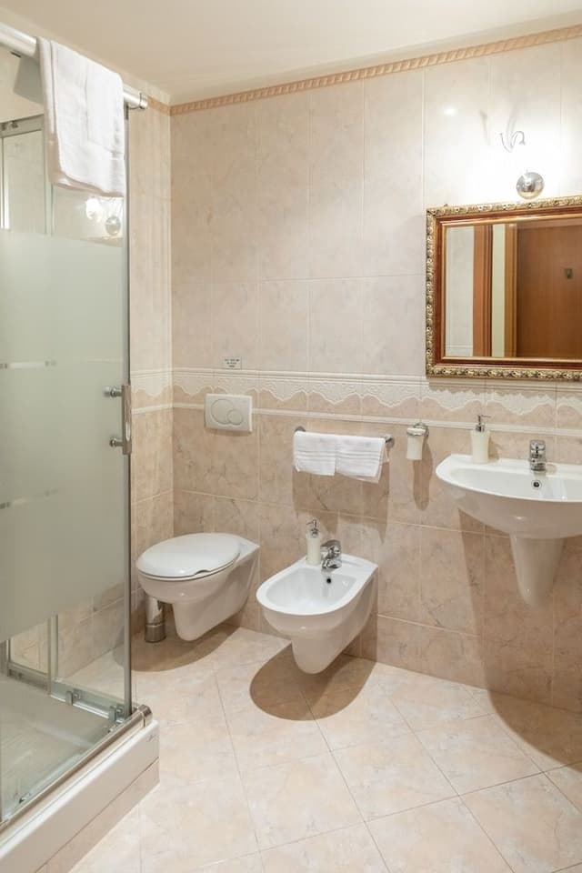 Superior Double Room, Private Bathroom (In Corridoio)