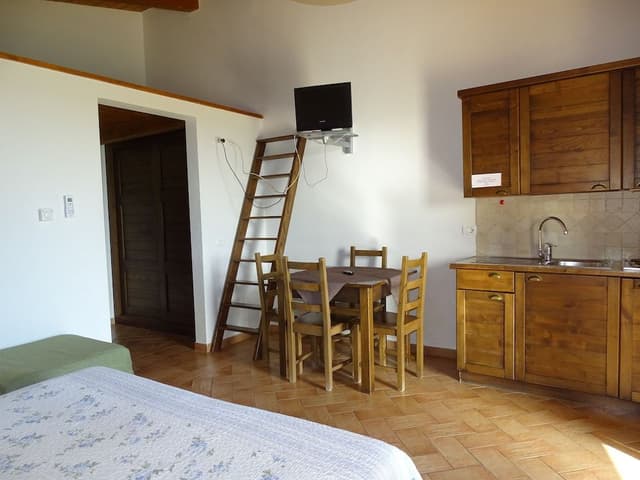 Studio, Kitchenette