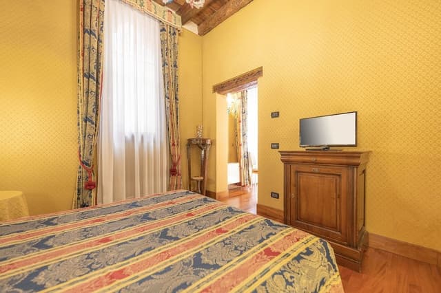 Superior Room (203)