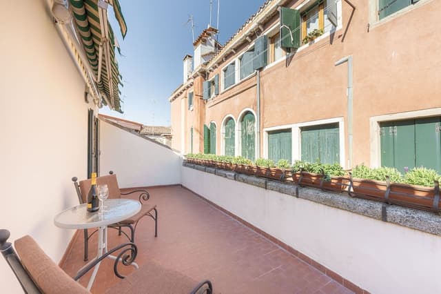 Deluxe Room, Balcony (406)