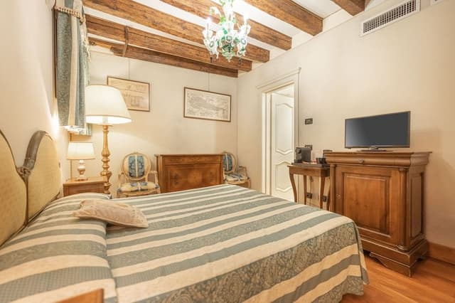 Standard Room (101)