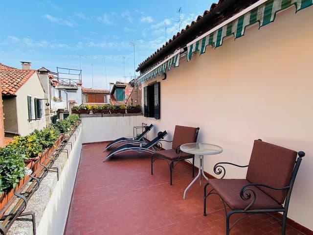 Deluxe Room, Balcony (406)