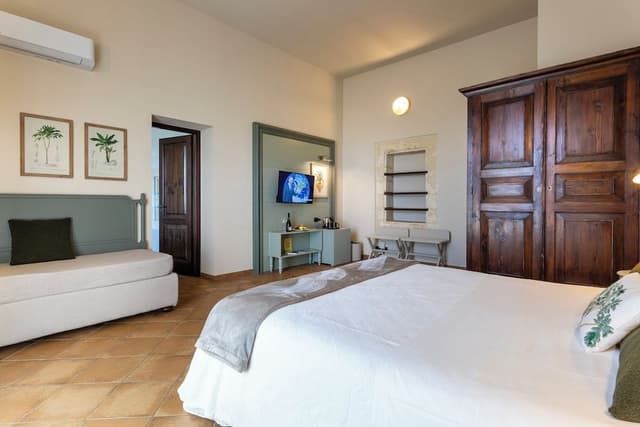 Superior Triple Room, Ensuite, Garden View