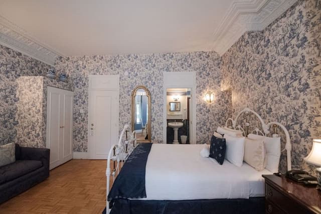 Deluxe Room, 1 Queen Bed