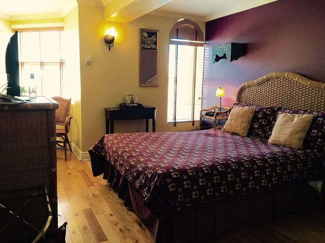 Standard Room, 1 Queen Bed