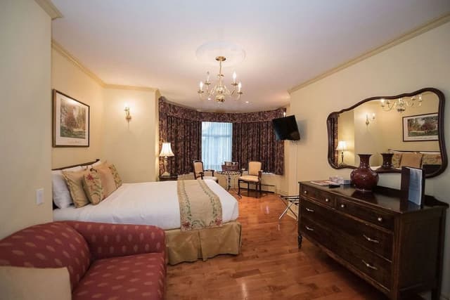 Deluxe Room, 1 Queen Bed