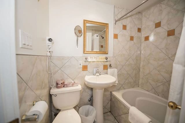 Standard Room, 1 Queen Bed