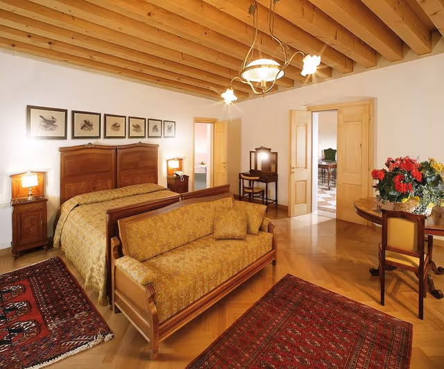 Junior Suite, 1 Queen Bed