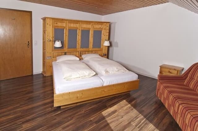 Room (XXL 6 Bed)