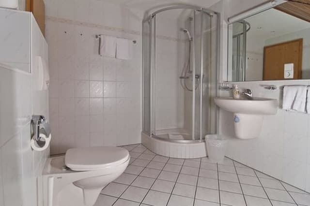 Room (XXL 6 Bed)