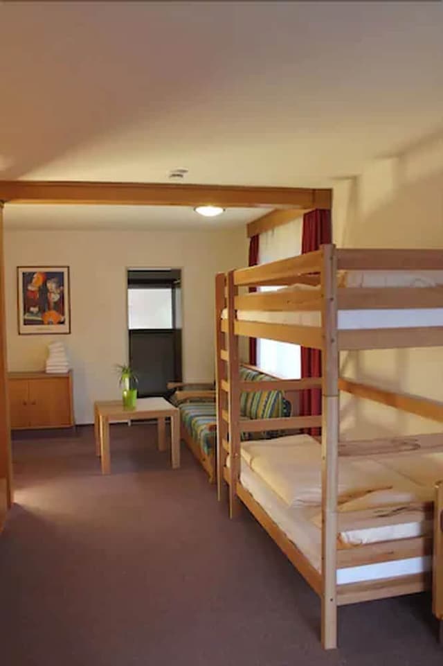 Room (6-Bed)