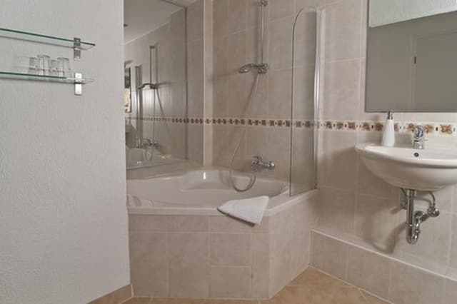 Room (XXL 6 Bed)