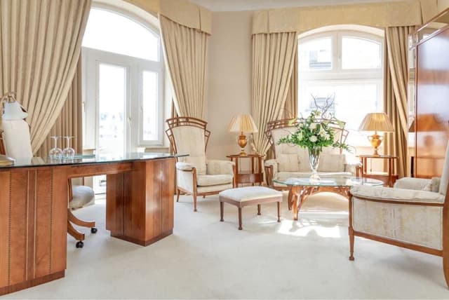 Suite, Sea View