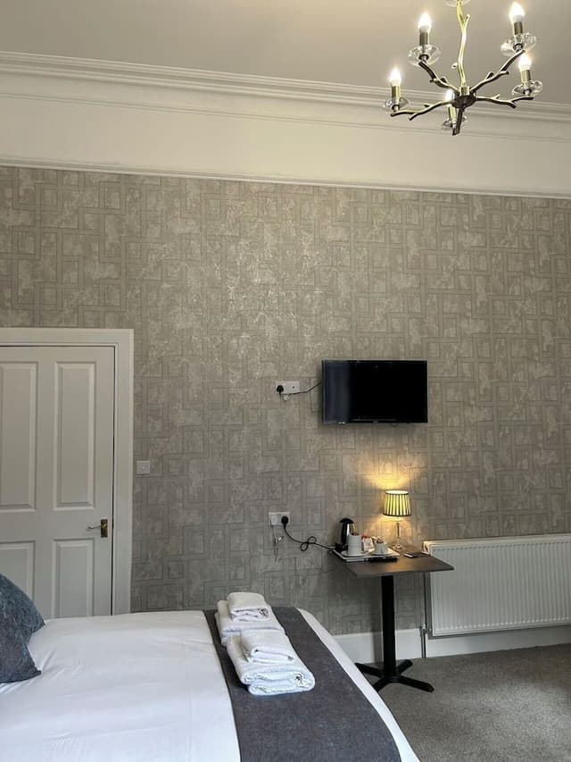 Family Room, Ensuite (Room 11)