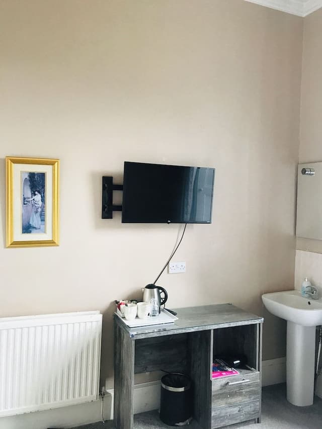 Double Room, Shared Bathroom (Room 3)