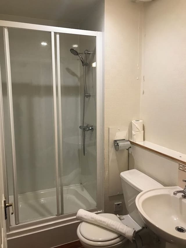 Double Room, Ensuite (Room 9)