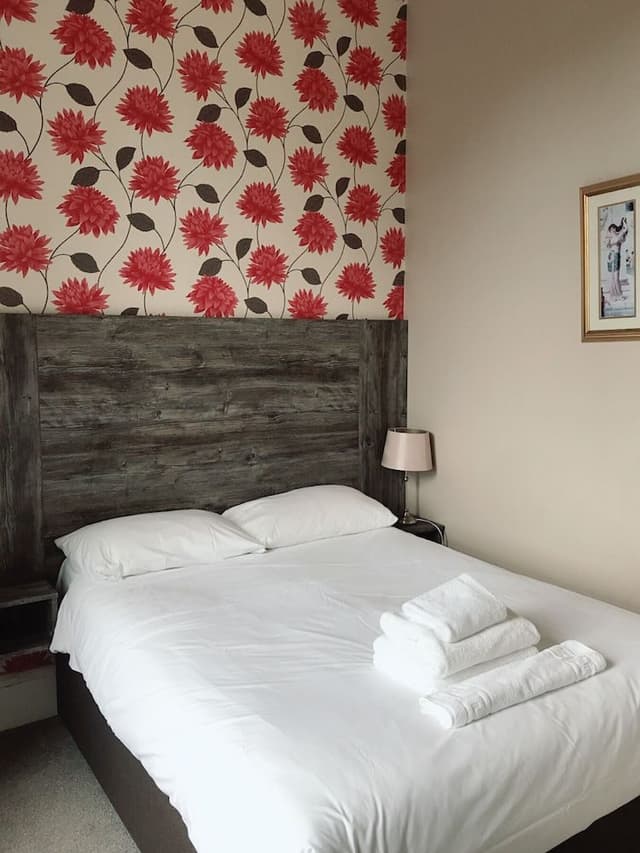 Double Room, Shared Bathroom (Room 3)