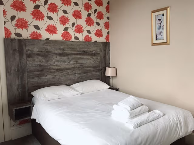 Double Room, Shared Bathroom (Room 3)