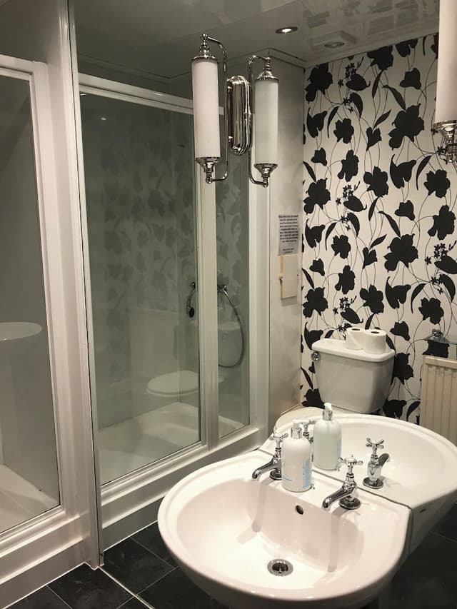 Single Room, Shared Bathroom (Room 6)