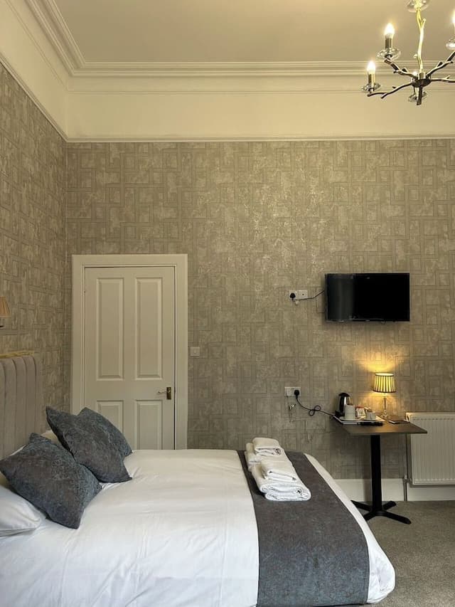 Family Room, Ensuite (Room 11)