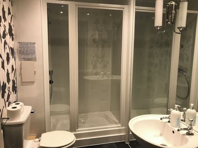 Single Room, Shared Bathroom (Room 6)