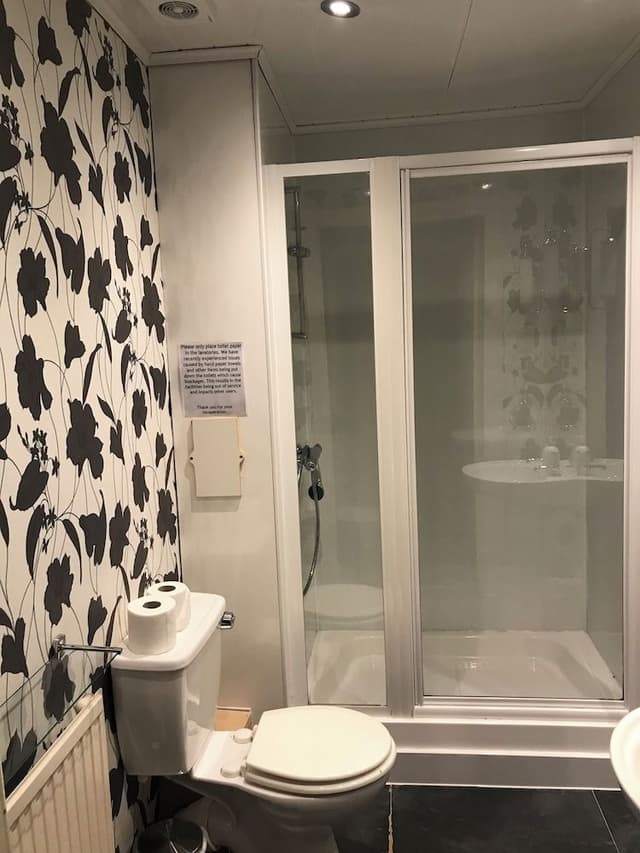 Double Room, Shared Bathroom (Room 3)