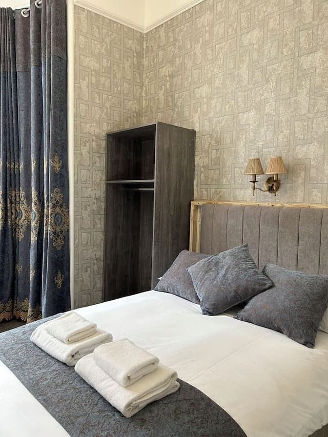 Family Room, Ensuite (Room 11)