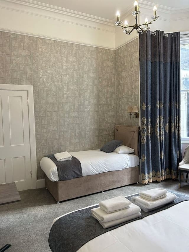 Family Room, Ensuite (Room 11)