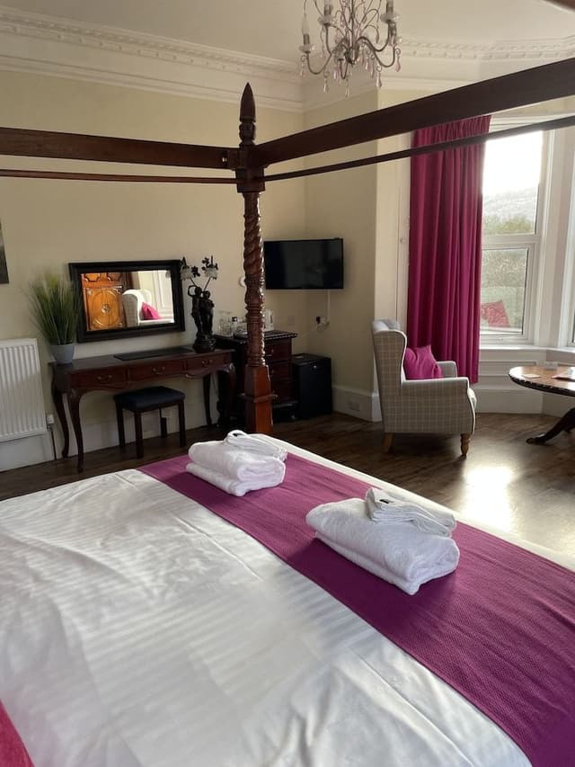 Four Poster Room