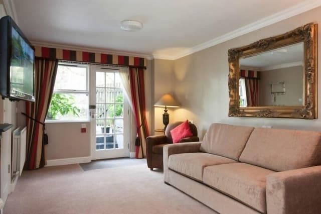 Suite, Jetted Tub (King)