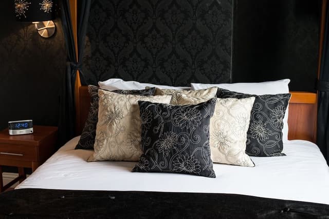 Double Room (with Four Poster Bed)