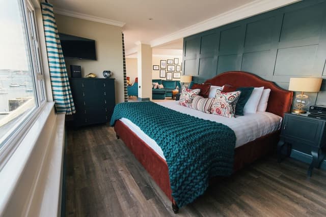 Luxury Suite, 1 King Bed, Balcony, Harbor View