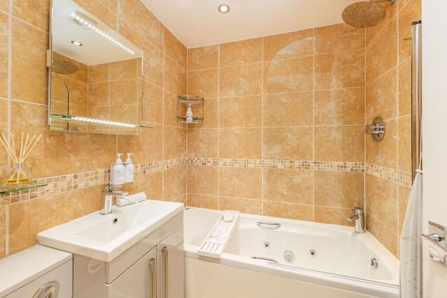 Four Poster With Spa Bath & Garden Views