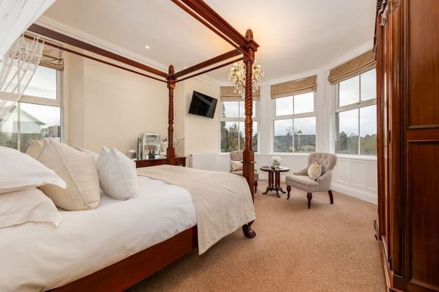 Four Poster With Spa Bath & Garden Views