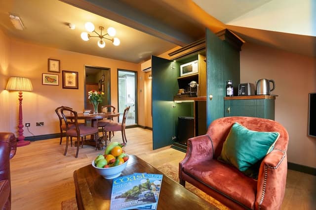 Family Room (Quintuple)