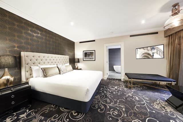 Suite, 1 Queen Bed (Flinders)