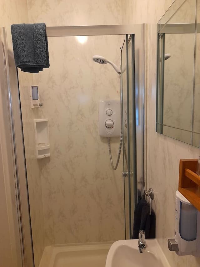 Double Room, Ensuite (Medium)