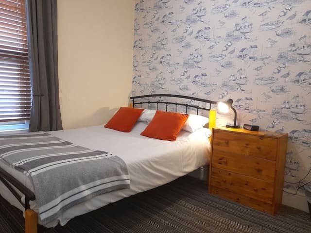 Double Room, Ensuite (Small)