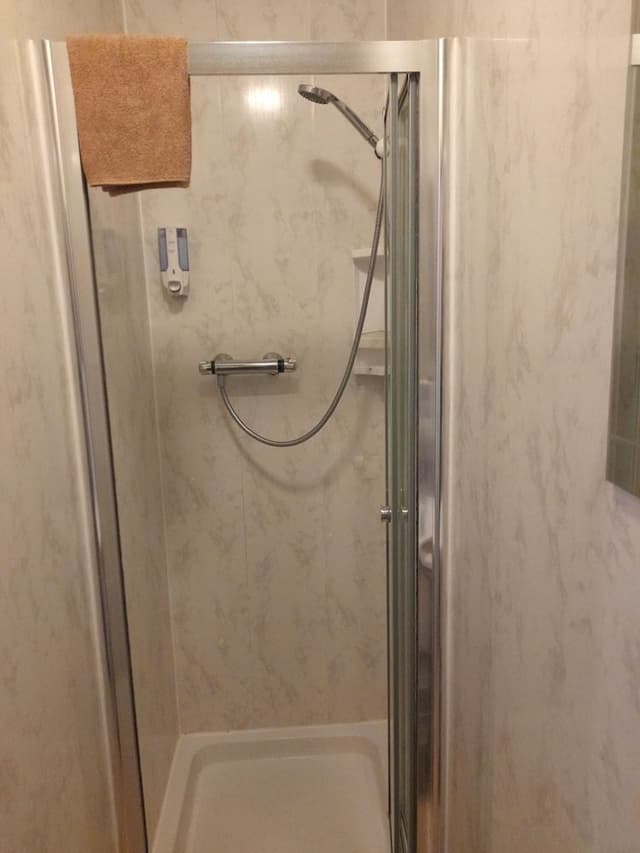 Double Room, Ensuite (Small)