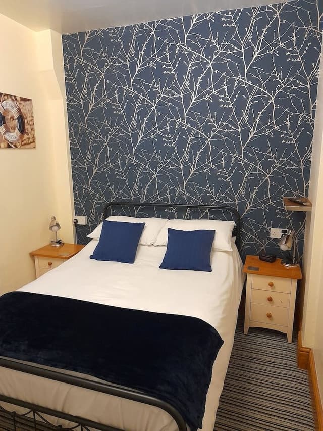 Double Room, Ensuite (Medium)