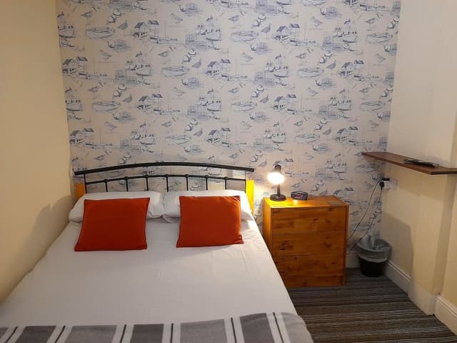 Double Room, Ensuite (Small)