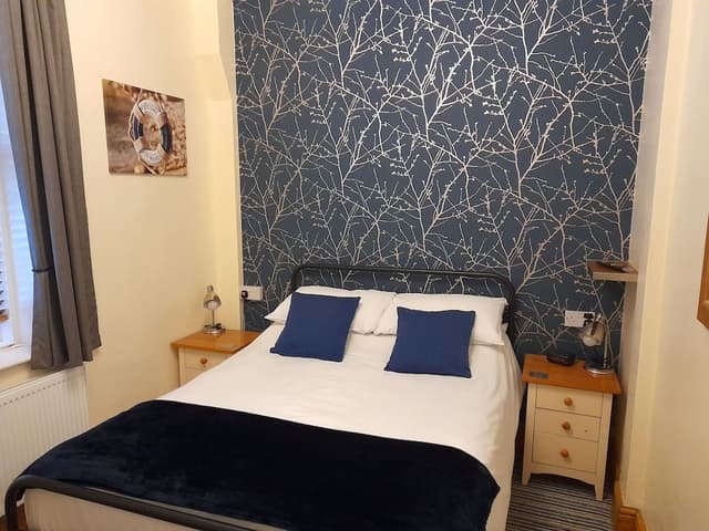 Double Room, Ensuite (Medium)