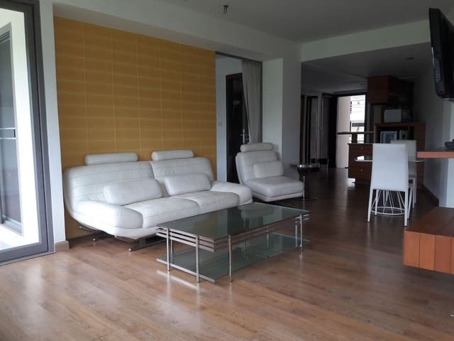 1 Bedroom Apartment, Lake View