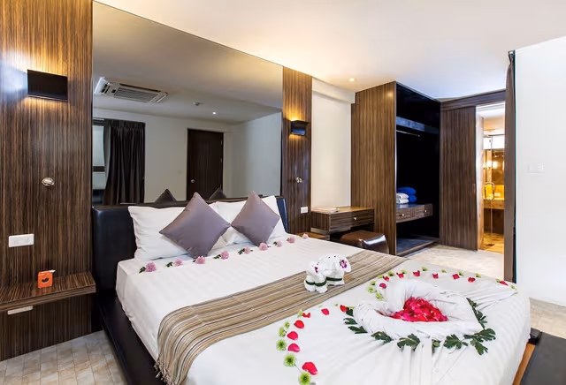 2 Bedrooms Apartment, Golf Side