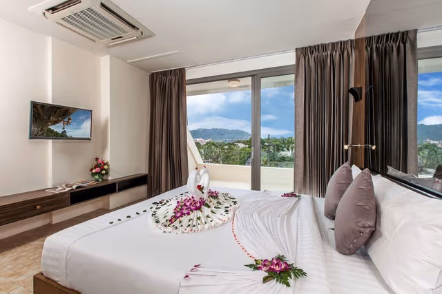 2 Bedrooms Apartment, Golf Side